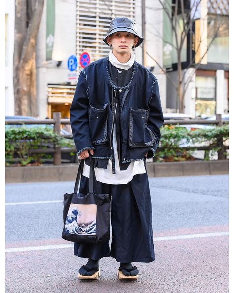 Japanese Street Fashion Men, Japanese Street Wear, Harajuku Hoodie, Japan Fashion Street, Fashion Japanese, Harajuku Fashion Street, Fashion Silhouette, Asian Street Style, Street Style Outfits Men