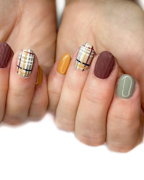 Fall Flannel Nails, Pumpkin And Plaid Nails, Fall Nails Flannel Design, Flannel Nails, Flannel Nail Art, Fall Plaid Nail Designs, Fall Nail Plaid, Fall Plaid Pumpkin Nails, Plaid Nail Designs