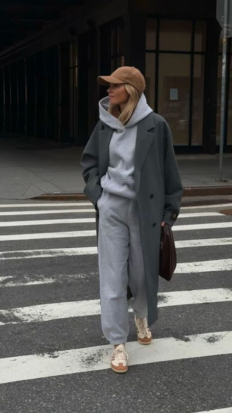 fashion outfits, fashion inspo, nyc winter outfits, going out outfits, outfit ideas, cozy, comfy hoodie, amazon hoodie, fashion for fall, sweatsuit Hoodie And Coat, Hoodie With Coat, Grey Hoodie Outfit, Sweat Set Outfits, Sweatsuit Outfits, Grey Sweatsuit, Nyc Winter Outfits, Styling Outfits, Sweats Outfit