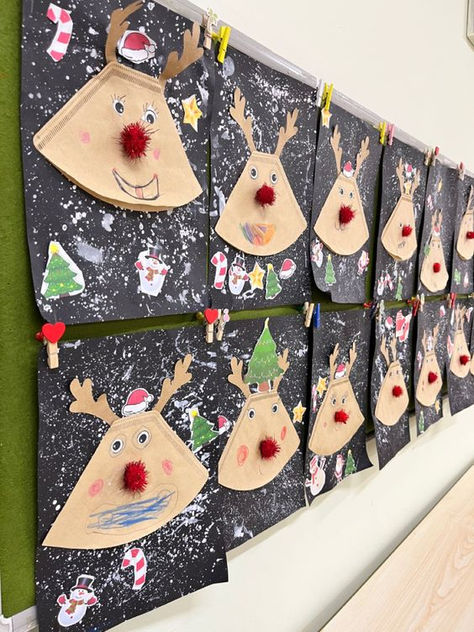 60+ Easy Preschool Christmas Crafts for the Classroom - Hike n Dip Winter Decoration For Kindergarten, Winter Kindergarten Decoration, Winter Decorations Kindergarten, Christmas Crafts For Classroom, Advent Bulletin Boards, Easy Preschool Christmas Crafts, Winter Bulletin Boards For Preschool, Crafts For Classroom, Advent Kita