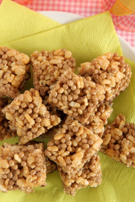 This veganized version of the popular treat is easy to make and likely to… Vegan Rice Crispy Treats, Baking Alternatives, Crispy Cakes, Puffed Quinoa, Soy Free Vegan, Protein Brownies, Protein Treats, Marshmallow Treats, Pudding Cookies