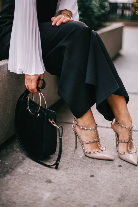 Valentino Rockstud Pumps Valentino Pumps Outfit, Valentino Rockstud Heels Outfit, Valentino Rockstud Outfit, Valentino Shoes Outfit, Valentino Rockstud Flats, Valentino Rockstud Ballerina, Valentino Rockstud Heels, Valentino Rockstud Pumps, Valentino Rockstud