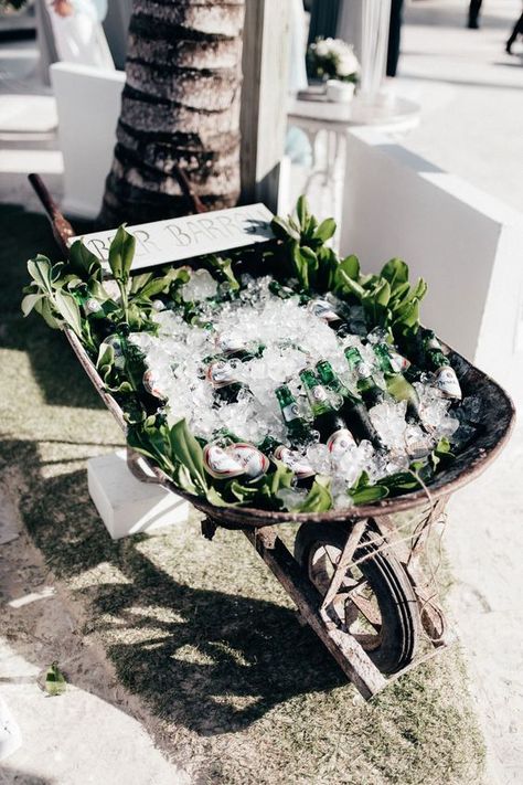 Beer Barrow, Flagstaff Wedding, Drink Display, Deco Champetre, Boda Mexicana, Gettin Hitched, Farmhouse Wedding, Outdoor Wedding Decorations, Wedding Drink