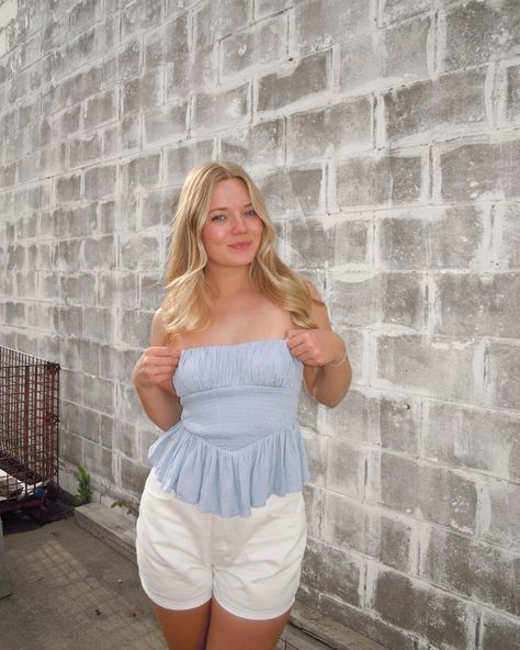 starting to feel like summer 🩵🦋 💛 top is from @shoprocknrags 💛 code: WISCOJORDAN #rocknrags #rocknragsu #rocknragsuni #rnru Ootd Date, Summer Country Concert Outfit, Lollapalooza Outfit, Jean Shorts White, Blue Tube Top, Going Out Skirts, Concert Outfit Summer, Mini Skirt Dress, Music Festival Outfits