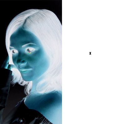 Create a negative of a negative with your retina.  That is creepy, but cool.  I love biology! Photo Illusion, Face Illusions, Color Inversion, Negative Photo, Eyesight Problems, Vision Training, Photo Negative, Cool Illusions, Cool Optical Illusions