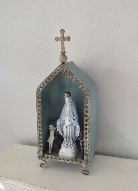 Gorgeous Shrine Shrines Box, Faith Crafts, Shrines Art, Catholic Altar, Catholic Decor, Prayer Corner, Home Altar, Beautiful Prayers, Tableau Art