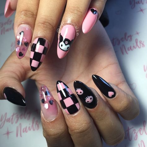 ✨💗🕯𝐘𝐚𝐭𝐳𝐞𝐥𝐲 𝐍𝐚𝐢𝐥𝐬🕯💗✨ on Instagram: “💗🖤Kuromi pintada a Mano Alzada en uñitas de polygel 🖤💗Hecho por @yatzelyolvera.n @yatzelynails.n ✍🏻 . . . . . . . . . . . #nailart…” Pastel Kuromi, Pastel Goth Nails, Kuromi Nails, Anime Hello Kitty, Horror Nails, Retro Nails, Punk Nails, Gothic Nails, Anime Nails