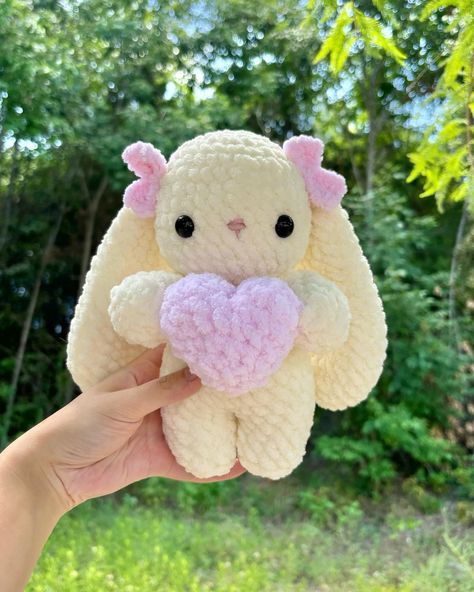 vanilla love bunny 🍦💗 available on my etsy ☁️ tags 🏷️ #crochet #crochetbunny #amigurumi #crochetplushie #crochetlove #crochetplush #crochetplushies #amigurumis #amigurumilove #smallbusiness #crochetpattern #crochetinspiration Crochet Bunny Stuffed Animal, Cute Plushies Diy, Crochet Stuff Toy, Cute Crochet Toys, Crochet Pfp, Crochet Plushies Free Pattern, Mini Crochet Plushies, Plush Crochet Pattern Free, Cute Hobbies