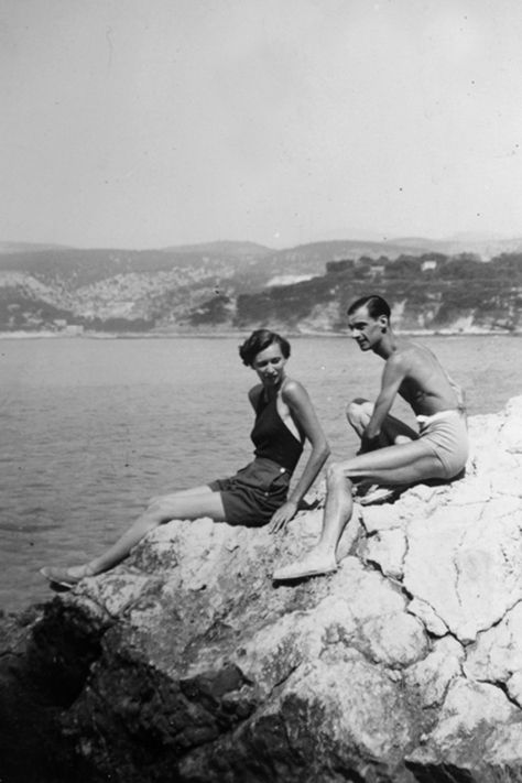 Love the Vintage Photo-series at The Sartorialist. A glimpse into strangers' lives. Very lovely Annemarie Schwarzenbach, Vintage Beach Photos, Side Portrait, The Sartorialist, A Wrinkle In Time, Vintage Sea, Vintage Swim, Vintage Swimsuits, Real Vintage