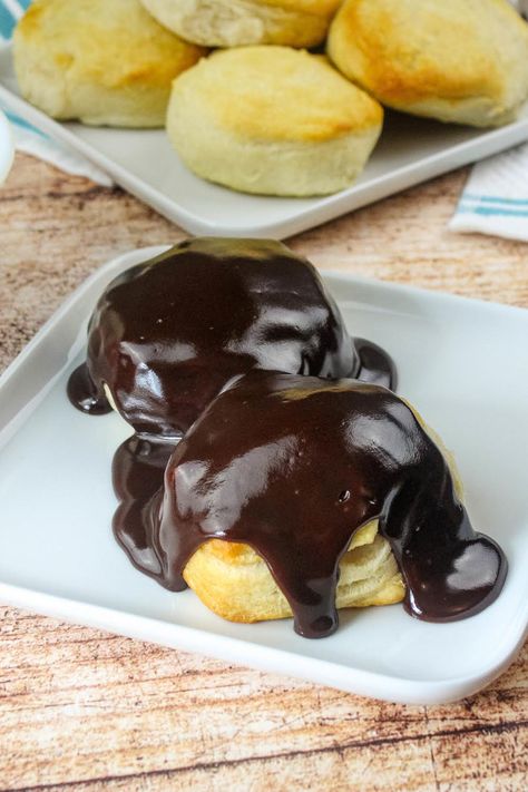 Grandmother's Chocolate Gravy Chocolate Gravy, Sweet Sauces, Good Morning Breakfast, Dinner Rolls Recipe, Baking Recipes Cookies, Homemade Pancakes, Gluten Free Sweet, Black Color Hairstyles, Amish Recipes