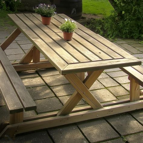 DIY Picnic Table Project To Enjoy Treat Time Outdoor Picnic Table Diy, Diy Cat Scratching Post, Diy Picnic, Diy Picnic Table, Wooden Picnic Tables, Diy Dog Kennel, Cheap Dogs, Table Diy, Construction Process