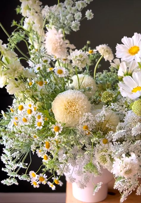 Wild Flower Arrangements Wedding, Daisy Floral Arrangements, Shasta Daisy Bouquet, Spring Wildflower Wedding, White Roses And Wildflowers, White Flowers With Yellow Center, Yellow And White Daisy Centerpieces, Daisy Wedding Theme, White Green Yellow Bridal Bouquet