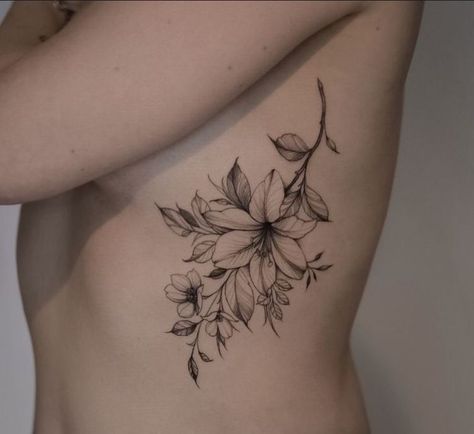 Ribs Floral Tattoo, Side Torso Flower Tattoo, Side Stomach Tattoos Women Flower, Side Rib Flower Tattoos Women, Cover Up Tattoos Ribs, Big Rib Tattoo, Rib Tattoos For Women Cover Up, Rib Cover Up Tattoo For Women, Rib Flower Tattoo