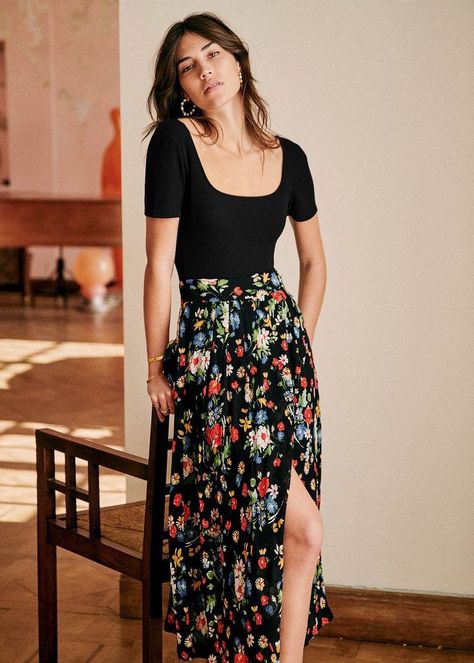 Make A Dress Casual, Floral Outfit Aesthetic, Sezane Skirt, Sezane Dress, Floral Skirt Outfit, Looks Kate Middleton, Peplum Tops, Mode Boho, Ootd Summer