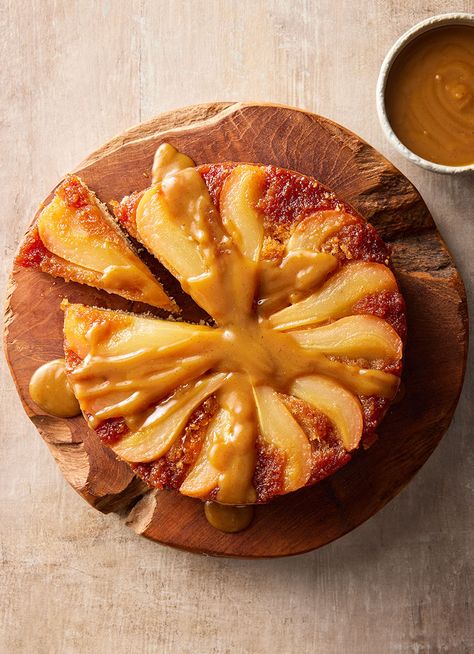 Upside-down Pear and Walnut Pudding Cake » Dish Magazine Pear Pudding, Dish Magazine, Pear Upside Down Cake, Fruit Fast, Autumn Food, Butterscotch Sauce, Pear Tart, Winter Cooking, Caramelized Bananas