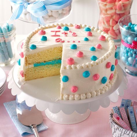 Gender Reveal Cake Recipe, Gender Cake, Gender Reveal Party Food, Baby Reveal Cakes, Creative Gender Reveals, Gender Reveal Unique, Gateau Baby Shower, Blue Frosting, Idee Babyshower