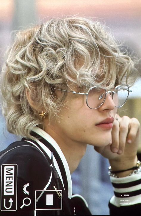 #wonbin #airport #curlyhair #glasses Wonbin Blonde Curly Hair, Blonde Kpop Idols Male, Wonbin Curly Hair, Blonde Hair Kpop, Blonde With Glasses, Wonbin Airport, Long Curly Hair Men, Men Blonde Hair, Ulzzang Hair