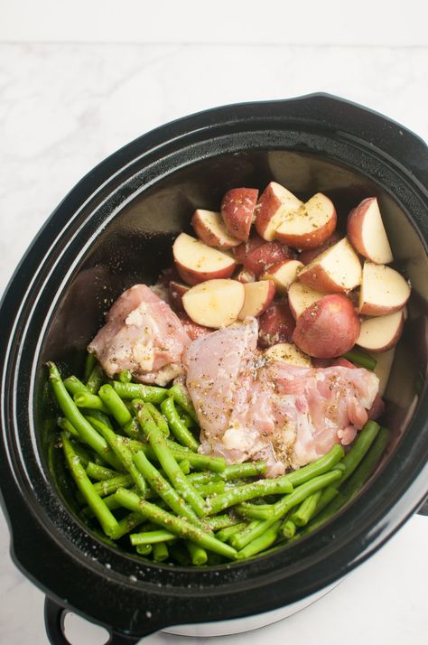 chicken-greenbeans-potatoes-slow-cooker (7) Slow Cooker Seasoned Chicken, Crockpot Chicken Potatoes, Potatoes In Slow Cooker, Chicken Green Beans And Potatoes, Chicken Potatoes And Green Beans, Beans And Potatoes Recipe, Slow Cooker Chicken Potatoes, Crockpot Chicken And Potatoes, Crockpot Green Beans