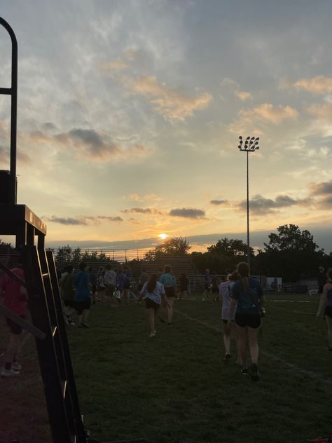 marching band sunsets Marching Band Couple Aesthetic, Bass Drum Marching Band, Band Camp Aesthetic, Band Aesthetic High School, Ymca Aesthetic, Marching Band Couples, Marching Band Aesthetic, Marching Band Camp, Band Couples