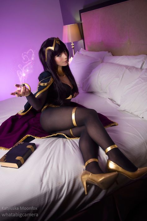 Katyuska Moonfox as Tharja from Fire Emblem Tharja Fire Emblem, Fire Emblem Cosplay, Batman Christian Bale, Batman Begins, Women Cosplay, Fire Emblem Awakening, Game Costumes, Cos Play, Geek Girls