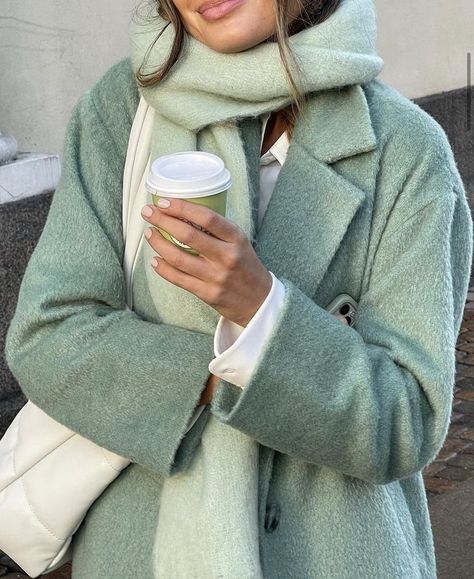 Trending Coats For Women, Mint Coat Outfit, Cozy Work Outfit, Cold Winter Fashion, Green Coat Outfit, Ireland Fashion, Snow Fashion, Green Coat, Coat Outfits