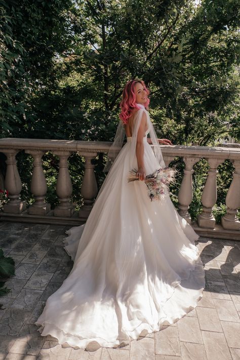 Bride with Pink hair in Rara avis wedding dress elba #bride #pinkhair #Raraavis #RaraavisElba #Weddingdress #Bouquet Pink Hair Wedding, Pink Hair Bride, Bride Wedding Photos, Rara Avis, Hair Bride, Pink Bridal, Dress Hairstyles, Elba, White Wedding Dresses