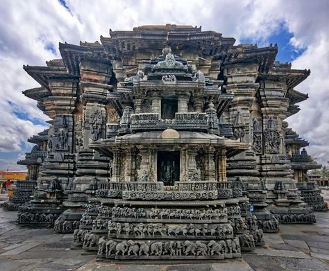 Hoysala Architecture, Tempo Traveller, Ancient Indian Architecture, Temple Architecture, Stone Architecture, Indian Temple, Indian Architecture, Ancient India, Hindu Temple