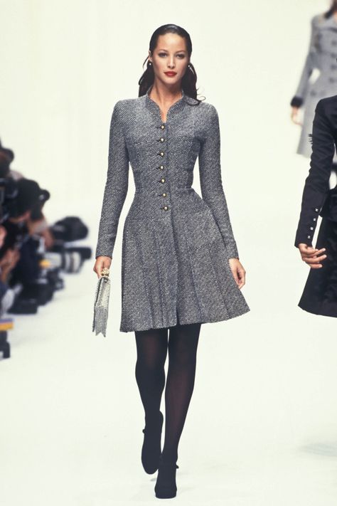 Vintage Hollywood Glamour, Vintage Runway, Tailored Clothes, Mode Chanel, Chanel Dress, Design Moda, Chanel Couture, Chanel Haute Couture, 1990s Fashion