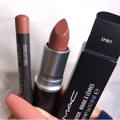 Mac Lipstick Combos, Mac Lip Combo, Natural Look Eyeshadow, Mac Lipliner, Mac Makeup Looks, Mac Lipstick Shades, Mac Cosmetics Lipstick, Alat Makeup, Lipstick Kit