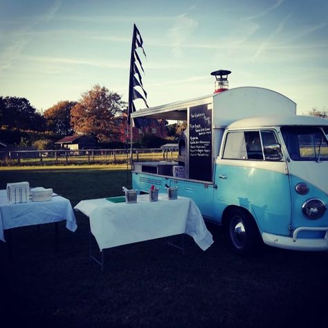 Wood-fired Pizza Vans - The best looking pizza vans in the UK Pizza Vans, Pizza Van, Authentic Pizza, 30th Anniversary Parties, Pizza Company, Piaggio Ape, Wood Fired Oven, Breakfast Pizza, Wedding Breakfast