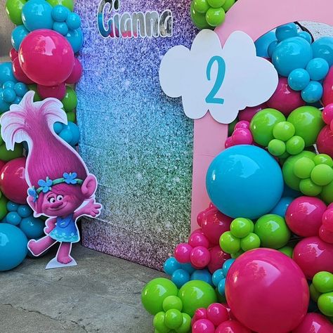 Trolls Balloon Decor ✨️ #trollsparty #balloonartist #balloon #decor #birthday #explorepage #ideasdecoracion #parati #fyp Trolls Balloon Arch, Balloon Decor Birthday, Trolls Birthday Party, Balloon Decor, Decor Birthday, Balloon Arch, 4th Birthday, Balloon Decorations, Birthday Decorations