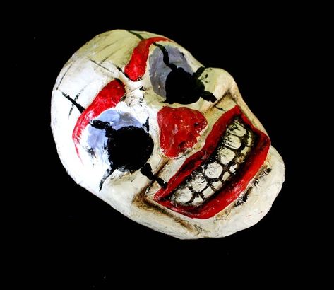 Creepy Clown Mask Paper Mache White Black Red Masks Diy Halloween Mask Paper Mache, Paper Mache Mask Ideas, Halloween Carnevil, Paper Mache Masks, Mask Paper Mache, Scary Clown Mask, Diy Halloween Masks, Mask Face Paint, Ghost Mask