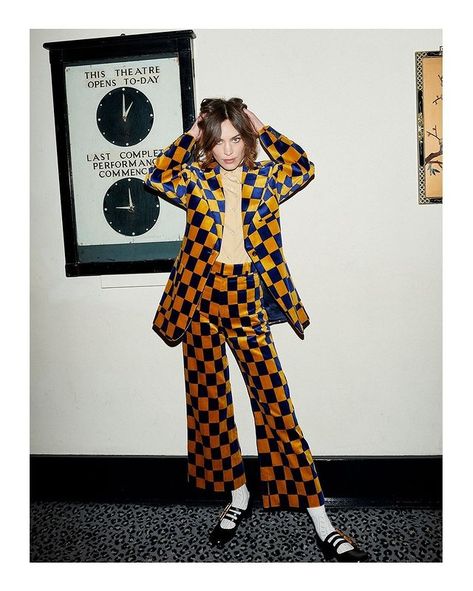 Gucci Official en Instagram: “@alexachung—who recently appeared in the #GucciWinterinthePark campaign—features in the latest @telegraphstella issue wearing an optical…” Prom Suits Women, Gucci Winter, Retro Ootd, Thrift Store Fashion, Gucci Suit, Retro Suits, Funky Pants, Alexa Chung Style, Pant Suits For Women