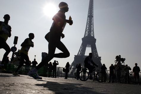 Paris Marathon, Marathon Aesthetic, Weekend In Paris, I Love Paris, Running Motivation, Ny Times, A Month, Statue Of Liberty, This Weekend