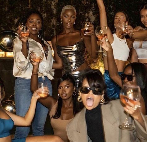 Group Of Women, Black Femininity, Best Friends Aesthetic, Va Va Voom, Looks Black, Friend Photoshoot, Best Friend Pictures, Girl Gang, Cute Friends