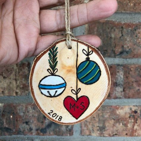 Diy Christmas Tree Ornaments, Painted Christmas Ornaments, Wood Paint, Sleigh Bell, Christmas Wood Crafts, Wood Slice Ornament, Wood Christmas Ornaments, Wooden Ornament, Painted Ornaments