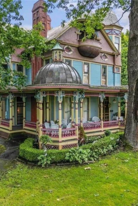 Victorian Color Schemes Interior, Victorian Style Home Exterior, Modern Victorian Cottage, Victorian Homes Layout, Victorian Houses Exterior, Modern Victorian Homes Exterior, Colorful Victorian House, Victorian Turret, Victorian Style Homes Interior