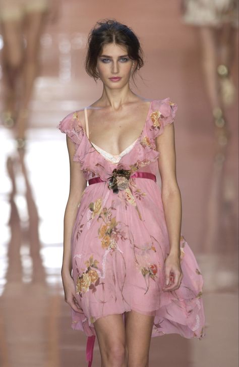 Blumarine 2004, 2004 Runway, Runway Fashion Couture, Runway Dresses, Runway Pictures, Runway Models, Mode Inspiration, Milan Fashion, Fashion Week Spring