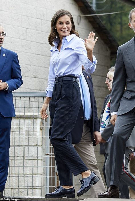 Blue Bottom Down Shirt Outfit, Blue Shirt Office Outfits Women, Light Blue Collar Shirt Outfit Women, Pale Blue Shirt Outfit Women, Blue Shirt Formal Women, Blue Formal Shirt Outfit Women, Blue Shirt Women Outfit Work, Blue Shirt Work Outfit, Blue Shirt Office Outfit