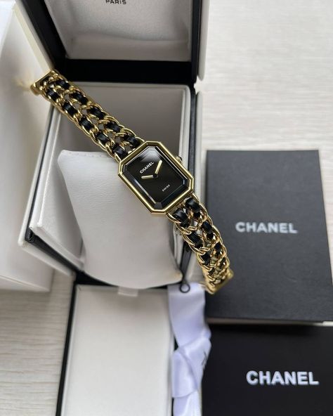 keep it classy 🤍 #chanelwatches #watch #watchaddict #watchcollector #watchmania #ohsofabph #osfph #ohsofabphluxury Miami Luxury, Washington Seattle, Chanel Watch, Classy Fashion, Keep It Classy, Fashion Shop, Watch Design, Fall Outfits, Fashion Blogger