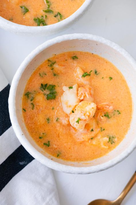 Shrimp bisque in a small white bowl with kitchen towel and a spoon placed aside. Shrimp Bisque Recipe, Shrimp Soup Recipes, Bisque Soup Recipes, Soup Store, Shrimp Bisque, Bisque Soup, Creamy Shrimp, Shrimp Soup, Bisque Recipe