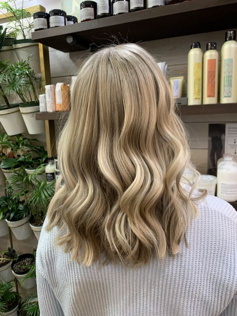 Sometimes, highlights and a haircut are all you need to make your month better! @beautybysarahbacius transformed this look to create a healthy refresh ✨ Rooted Beige Blonde Hair, Rooted Golden Blonde Hair, 90s Soft Blonde Balayage, Blended Roots Blonde Natural, Rooted Buttery Blonde, Buttery Blonde, Hair Change, Summer Blonde Hair, A Haircut