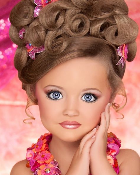 Toddlers and Tiaras Girls Pageant Makeup, Pageant Headshots Kids, Glitz Pageant Photos, Glitz Pageant Hair, Pageant Hair For Kids, Pageant Headshots, Pageant Makeup, Glitz Pageant