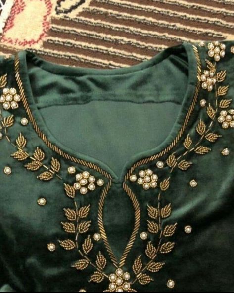 Lehenga Designs Simple, Blouse Casual Fashion, Simple Embroidery Designs, Kurti Designs Latest, Kurti Embroidery Design, Dress Design Patterns, Kurti Neck Designs, Kurti Designs Party Wear, Hand Work Blouse Design