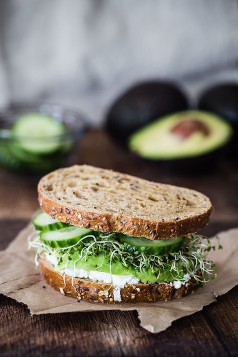 Goat Cheese Sandwich, Cucumber Goat Cheese, Avocado Cucumber, Cheese Sandwich, Goat Cheese, Food Inspiration, Lettuce, Cucumber, Diner