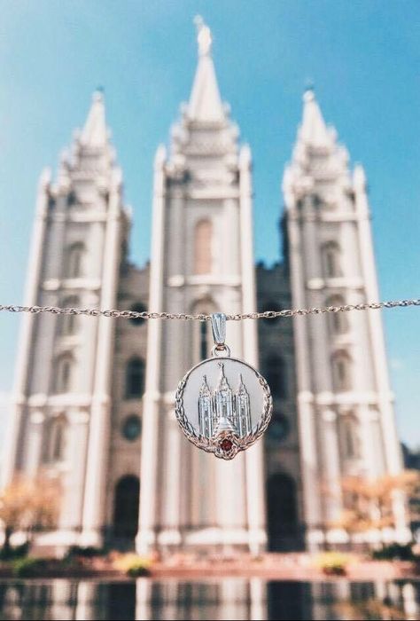 Angel Moroni, Lds Temple Pictures, Later Day Saints, Lds Mission, Church Aesthetic, Mormon Temples, Salt Lake Temple, Temple Pictures, Church Pictures