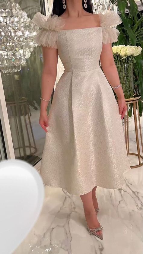 Sequence work ideas Prom Dresses Midi Length, Elegant Dresses Classy, Chic Party, Party Gown, Classy Dress Outfits, Mein Style, Glam Dresses, Classy Dress, Fancy Dresses