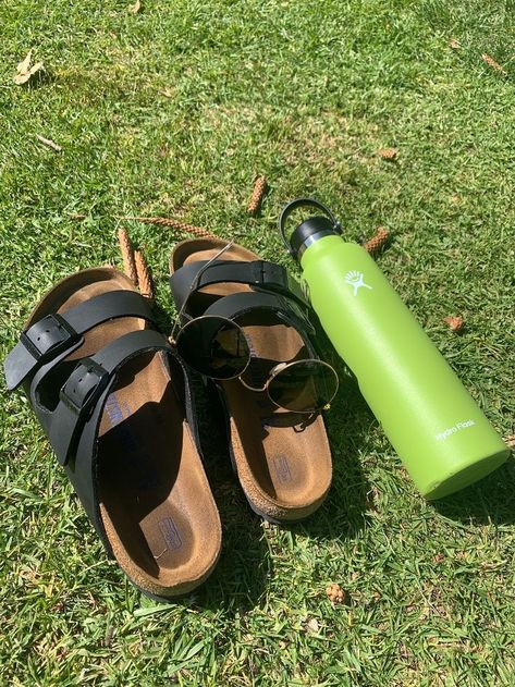 Green Hydroflask Aesthetic, Green Hydroflask, Hydroflask Aesthetic, Black Birkenstocks, I Need Motivation, Birkenstock Florida, Spring Vibes, New Black, Birkenstock