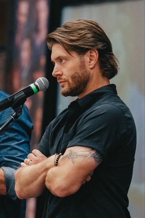 Jensen Ackles Haircut, Jensen Ackles Hair, Middle Part Hairstyles Men, Middle Part Haircut, Jesen Ackles, Guy Haircuts Long, Middle Part Hairstyles, Jensen Ackles Supernatural, Mens Hairstyles Thick Hair