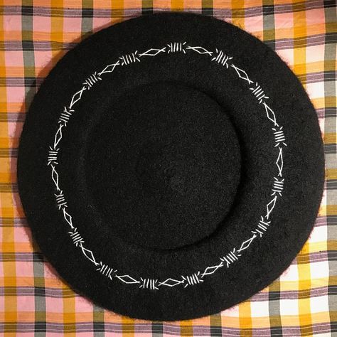 Hand Embroidery Barbed Wire Beret - @bootgirlbek on IG Barbed Wire Cross Stitch, Barb Wire Embroidery, Barbed Wire Stitch, Barbwire Embroidery, Punk Embroidery Ideas, Knife Embroidery, Alt Embroidery, Barbed Wire Embroidery, Punk Embroidery